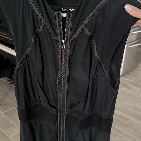 Zip front Bebe dress - Picture 3 of 5